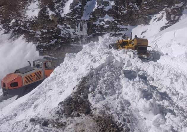 At -20 degrees, under 20-ft of snow, Border Roads Organisation clears Rohtang Pass