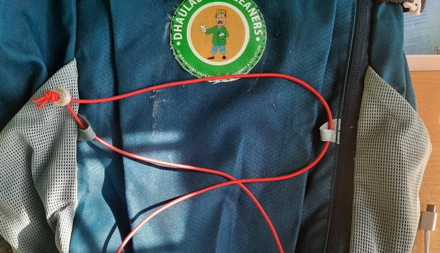 me made this DiY washable sticker from normal paper sticker print for my bagpack! Easy and handstitched on front of the bag! For Dhauladhar Cleaners!
